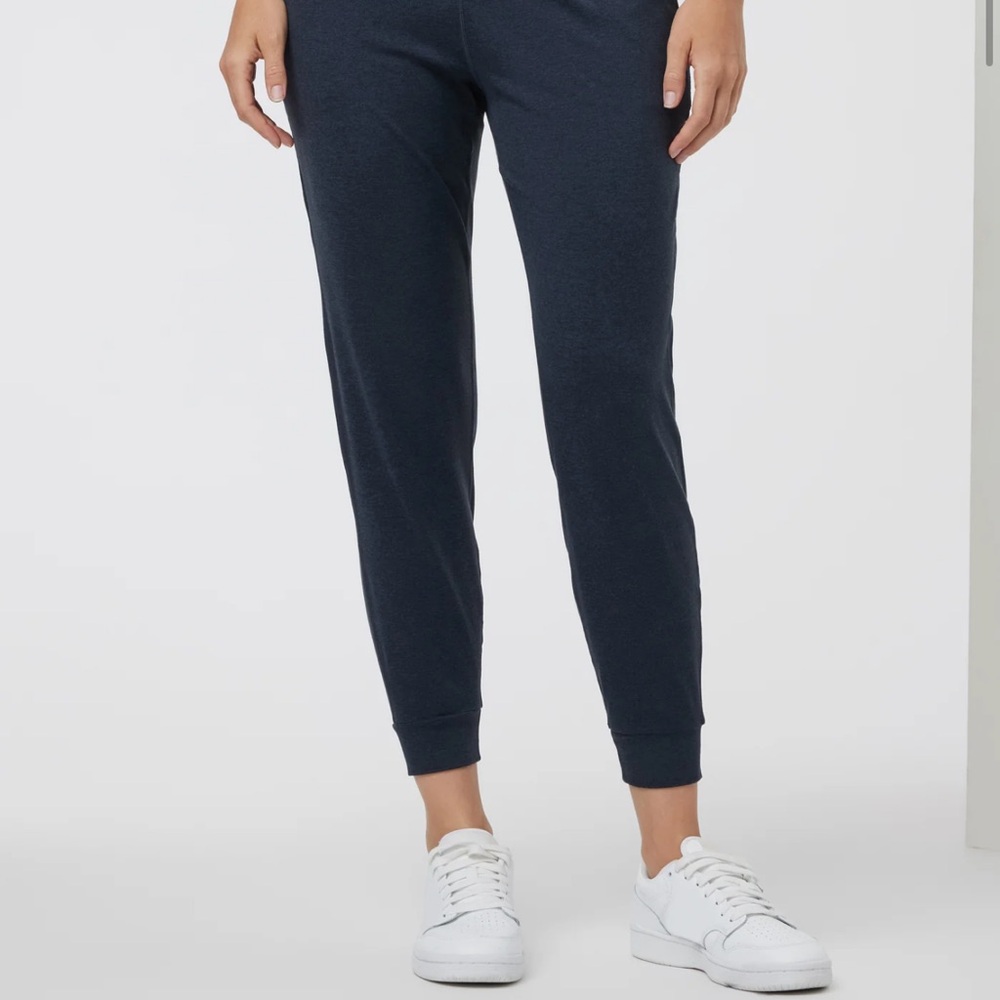 Vuori Women's Navy Jogger Pants
